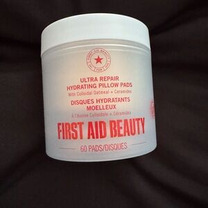First Aid Beauty White Jar with Red Logo Hydrating Pillow Pads